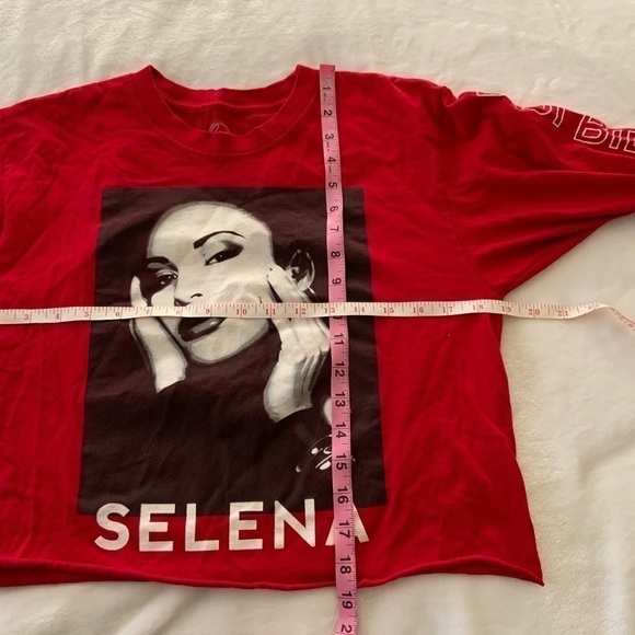 𝅺SELENA Bidi Bidi Bom Bom Cropped Tee - Picture 4 of 4